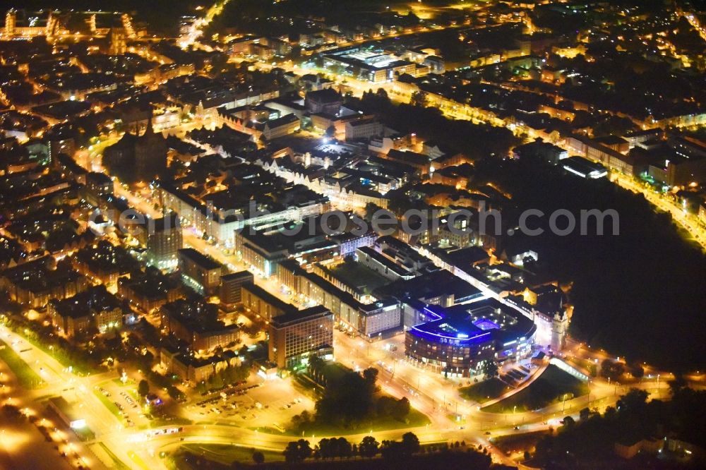 Rostock at night from the bird perspective: Night lighting Building of the shopping center Kroepeliner Tor Center in Rostock in the state Mecklenburg - Western Pomerania, Germany