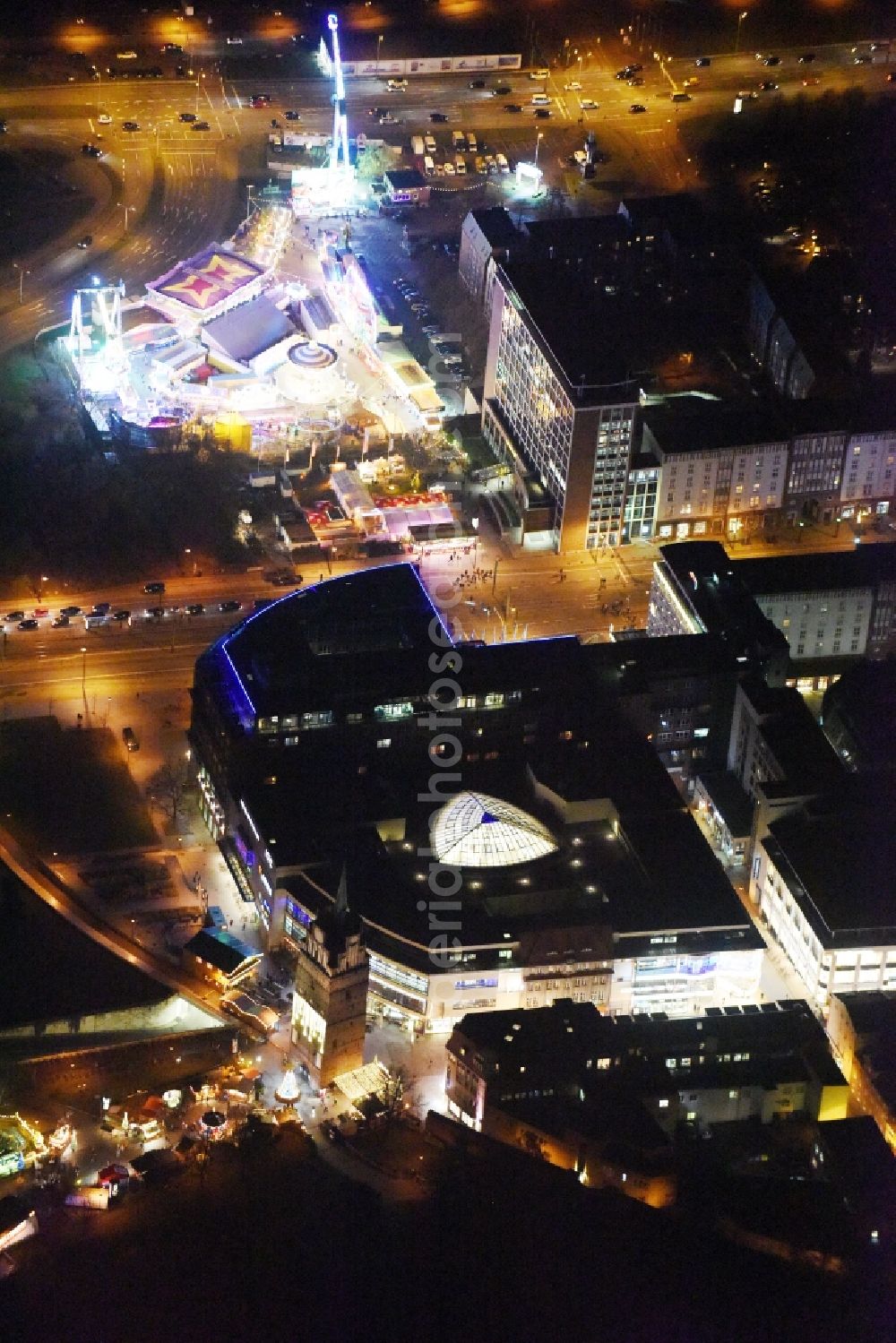 Aerial photograph at night Rostock - Night view building of the shopping center Kroepeliner Tor Center Rostock in the district Mitte in Rostock in the state Mecklenburg - Western Pomerania