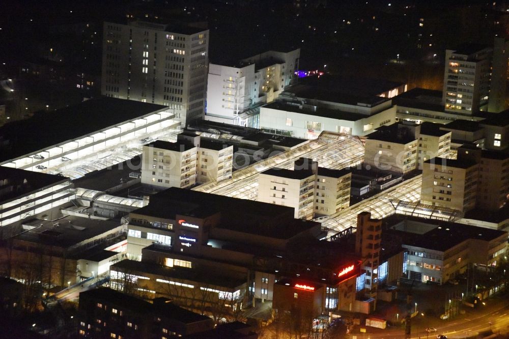 Frankfurt am Main at night from the bird perspective: Night view Building the shopping center Nordwest Zentrum in Frankfurt in the state Hesse