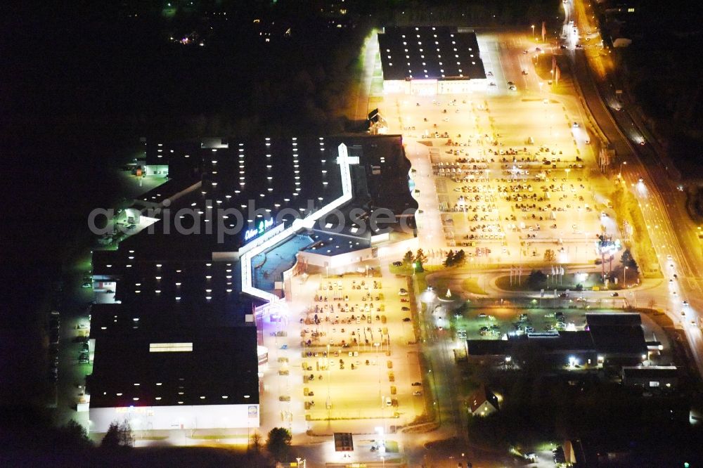 Aerial image at night Rostock - Night view building of the shopping center Ostsee Park Rostock in the district Sievershagen in Lambrechtshagen in the state Mecklenburg - Western Pomerania