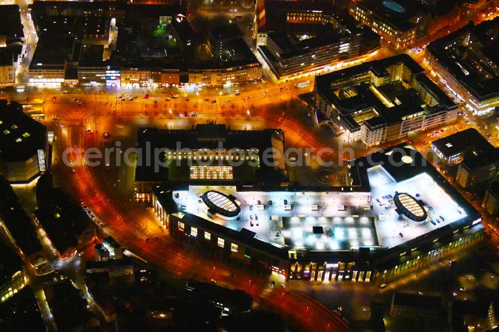 Braunschweig at night from above - Night lighting Building of the shopping center Schloss-Arkaden Braunschweig am Ritterbrunnen in der Altstadt in Braunschweig in the state Lower Saxony