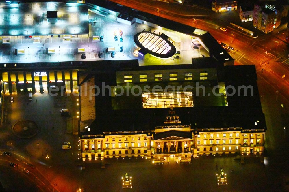 Braunschweig at night from above - Night lighting Building of the shopping center Schloss-Arkaden Braunschweig am Ritterbrunnen in der Altstadt in Braunschweig in the state Lower Saxony