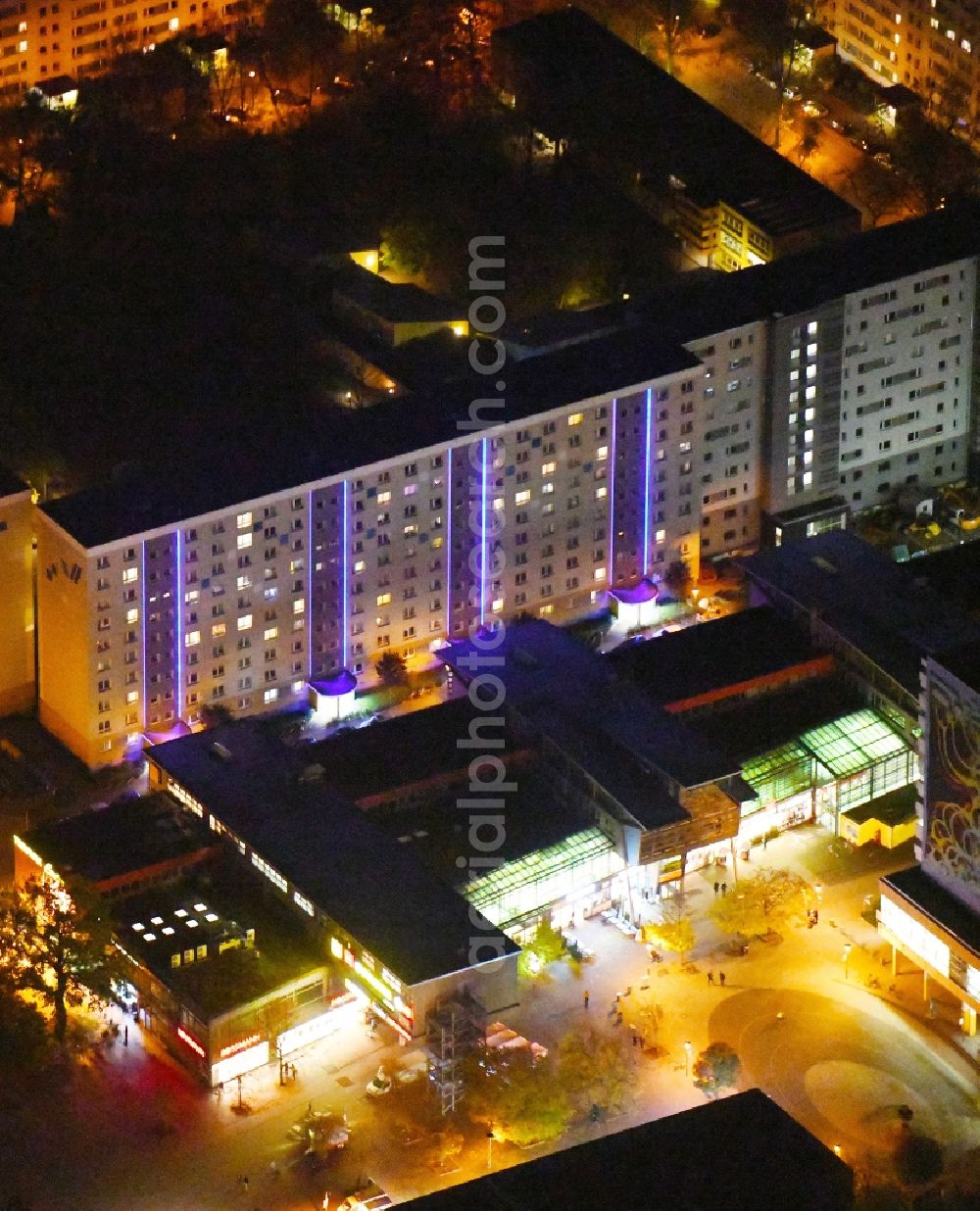 Berlin at night from the bird perspective: Night lighting building of the shopping center TierparkCenter Berlin in the district Lichtenberg in Berlin