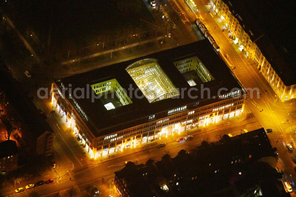 Aerial photograph at night Potsdam - Night view building of the shopping center WilhelmGalerie am Platz der Einheit - Charlottenstrasse in the district Innenstadt in Potsdam in the state Brandenburg