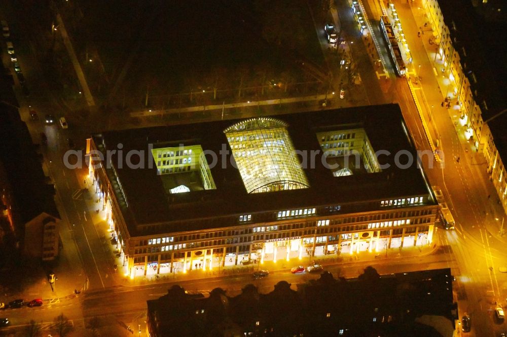 Aerial image at night Potsdam - Night view building of the shopping center WilhelmGalerie am Platz der Einheit - Charlottenstrasse in the district Innenstadt in Potsdam in the state Brandenburg