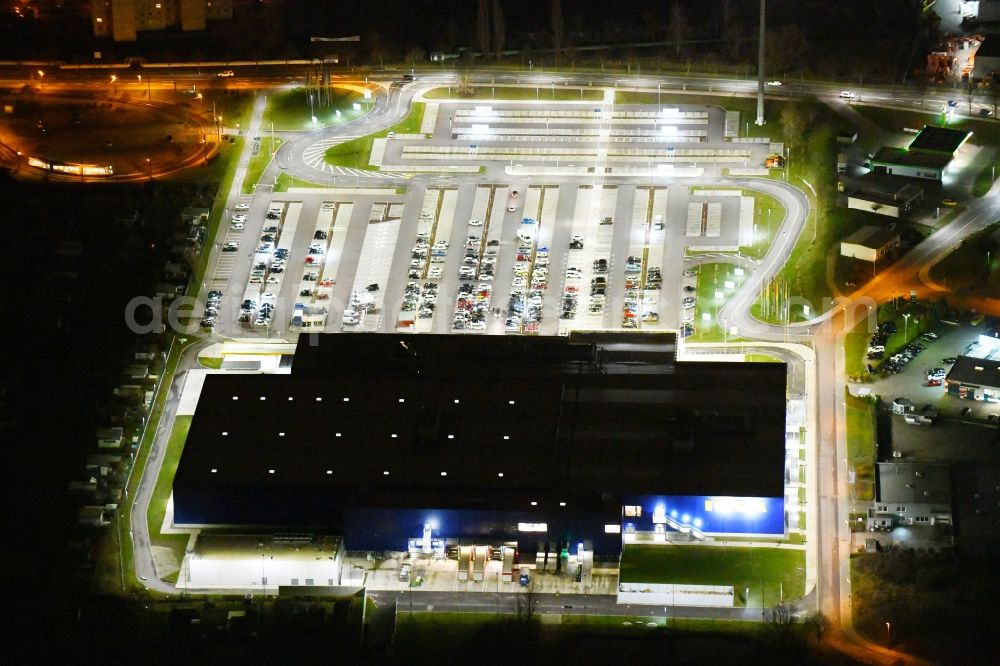 Aerial photograph at night Magdeburg - Night lighting building of the store - furniture market IKEA Magdeburg on Ebendorfer Chaussee in the district Kannenstieg in Magdeburg in the state Saxony-Anhalt, Germany