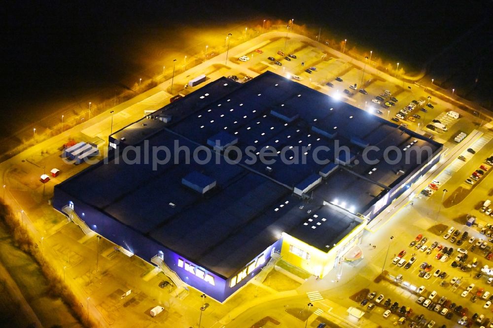 Erfurt at night from the bird perspective: Night lighting Building of the store - furniture market IKEA Moebel & Einrichtungshaus Erfurt in the district Schmira in Erfurt in the state Thuringia, Germany