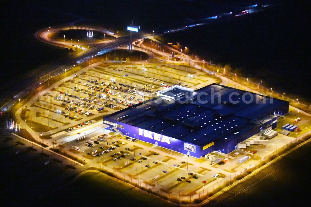 Erfurt at night from the bird perspective: Night lighting Building of the store - furniture market IKEA Moebel & Einrichtungshaus Erfurt in the district Schmira in Erfurt in the state Thuringia, Germany