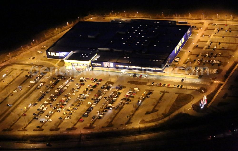 Erfurt at night from the bird perspective: Night lighting Building of the store - furniture market IKEA Moebel & Einrichtungshaus Erfurt in the district Schmira in Erfurt in the state Thuringia, Germany