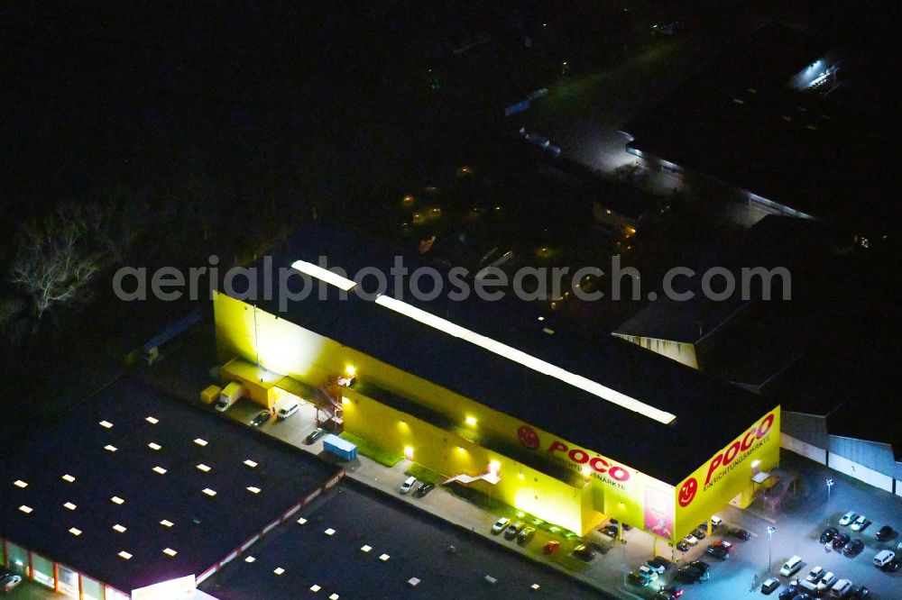 Aerial photograph at night Braunschweig - Night lighting Building of the store - furniture market POCO Einrichtungsmarkt on Hansestrasse in the district Veltenhof-Ruehme in Braunschweig in the state Lower Saxony, Germany