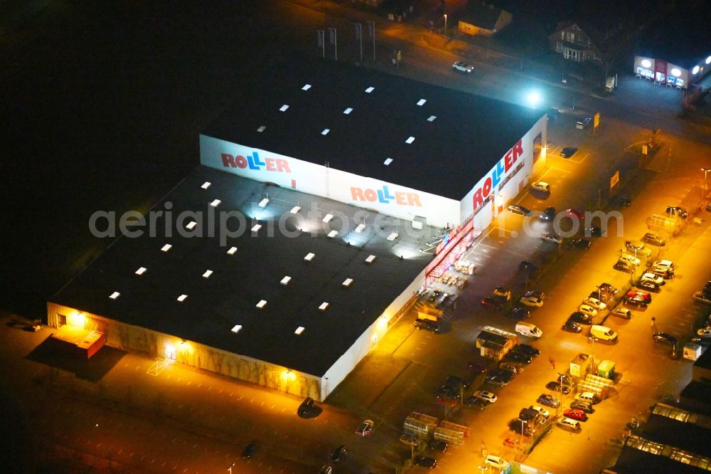 Aerial image at night Fürstenwalde/Spree - Night lighting Building of the store - furniture market Roller Moebel - Fuerstenwalde on Alte Langewahler Chaussee in Fuerstenwalde/Spree in the state Brandenburg, Germany