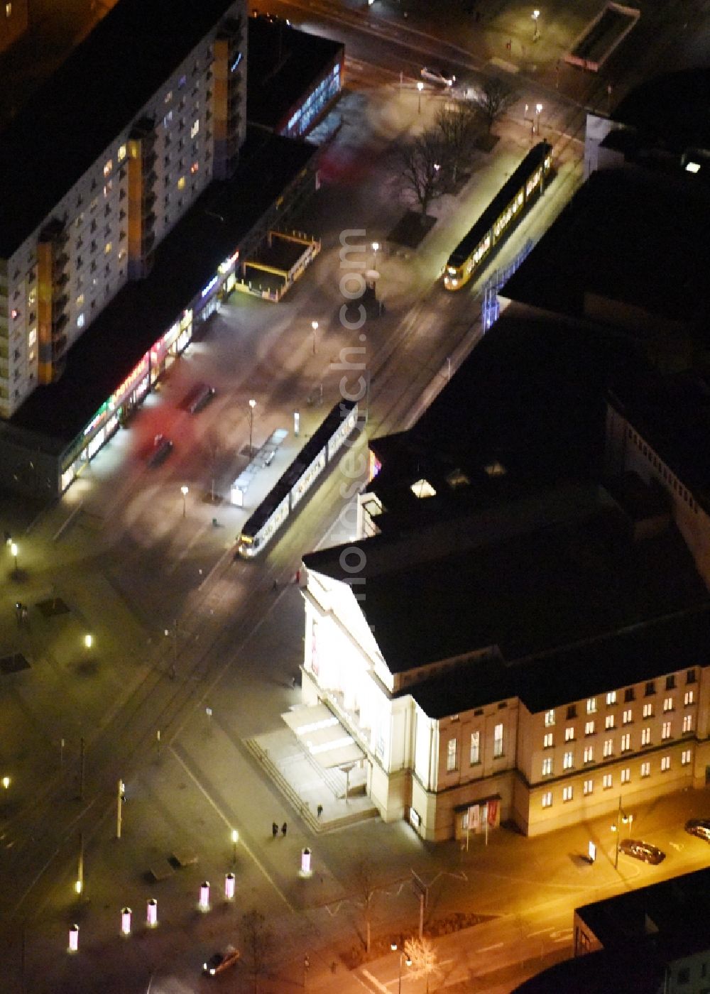 Magdeburg at night from the bird perspective: Night lighting Building of the concert hall and theater playhouse in the district Altstadt in Magdeburg in the state Saxony-Anhalt