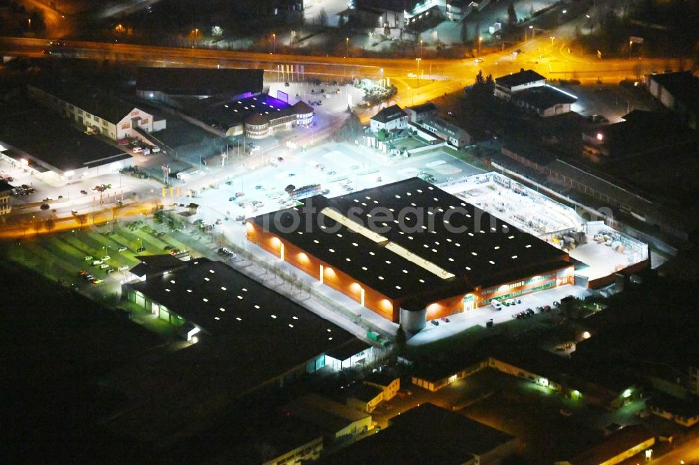 Aerial image at night Kulmbach - Night lighting Building of the construction market Globus Baumarkt Kulmbach on Lichtenfelser Strasse in the district Burghaig in Kulmbach in the state Bavaria, Germany