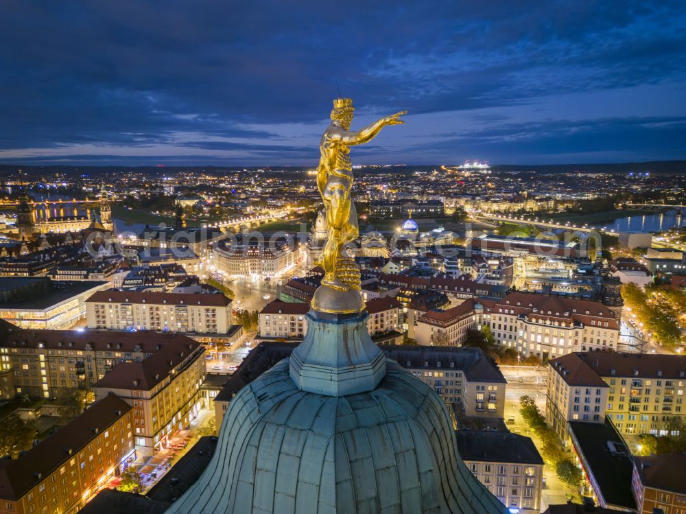 Aerial photograph at night Dresden - Night lights and lighting Night lights and lighting Building of the New Town Hall of the Dresden city administration on Doktor-Kuelz-Ring in Dresden in the federal state of Saxony. The Golden Town Hall Man is a sculpture on the tower of the New Town Hall