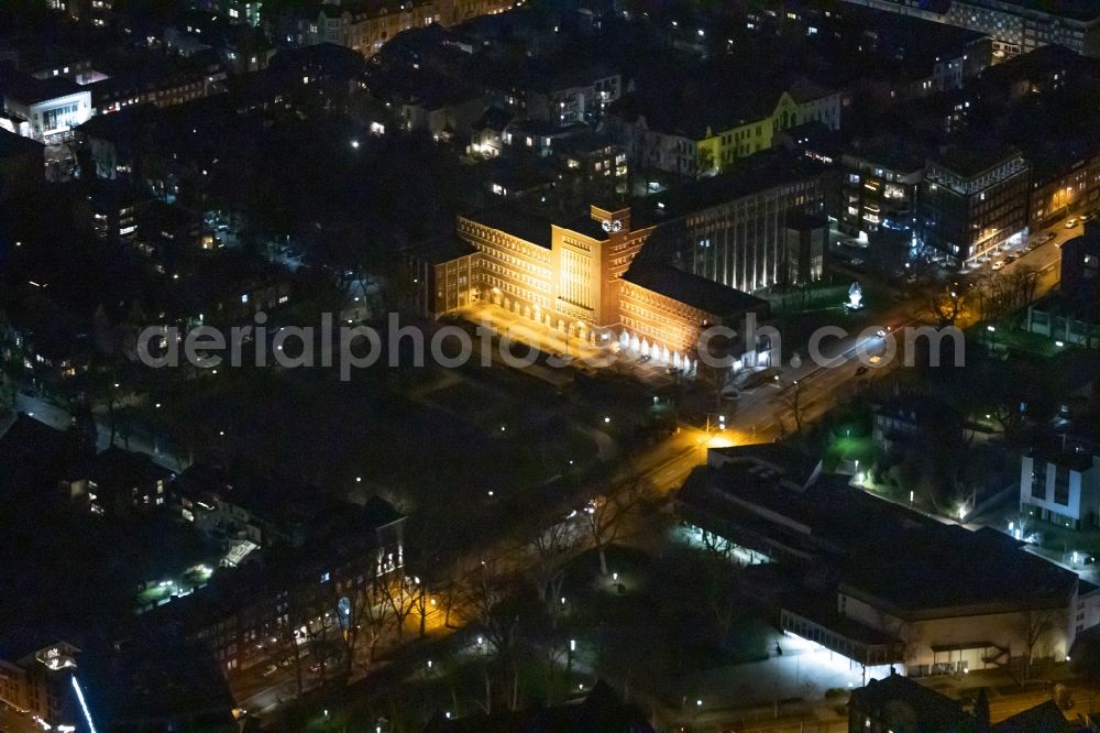 Aerial photograph at night Oberhausen - Night lighting town Hall building of the city administration Oberhausen along the Schwartzstrasse in Oberhausen in the state North Rhine-Westphalia, Germany