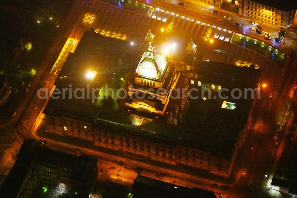 Aerial image at night Leipzig - Night lighting Building complex of the Bundesverwaltungsgericht on Simsonplatz court of in the district Zentrum-Sued in Leipzig in the state Saxony