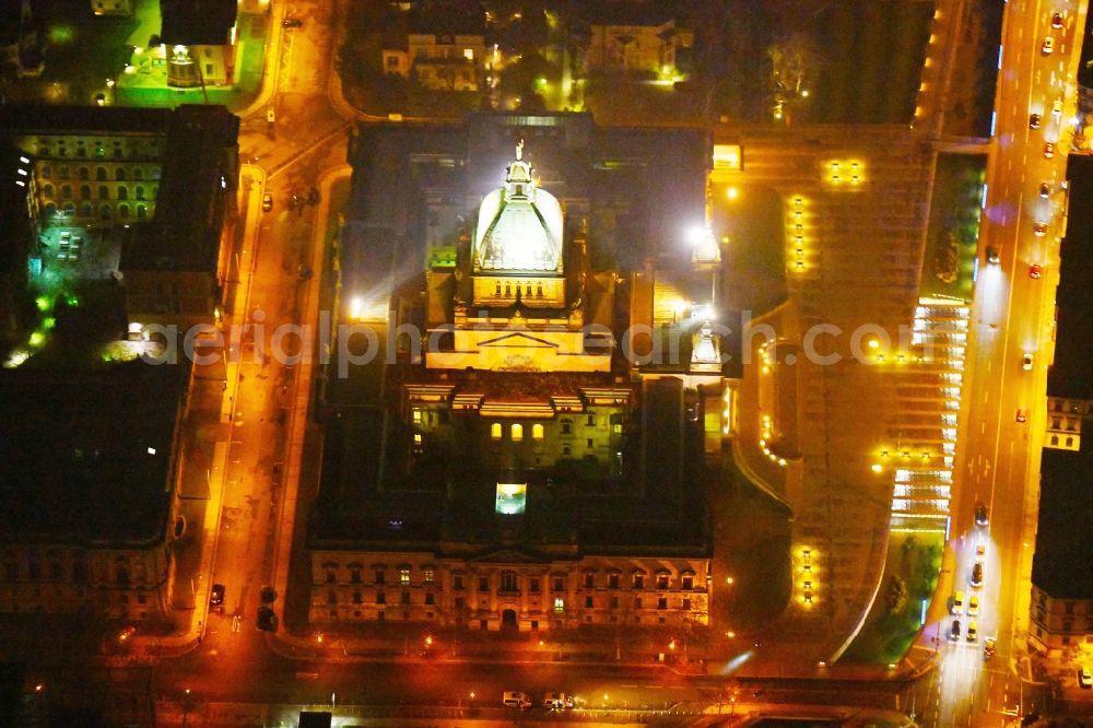 Leipzig at night from the bird perspective: Night lighting Building complex of the Bundesverwaltungsgericht on Simsonplatz court of in the district Zentrum-Sued in Leipzig in the state Saxony