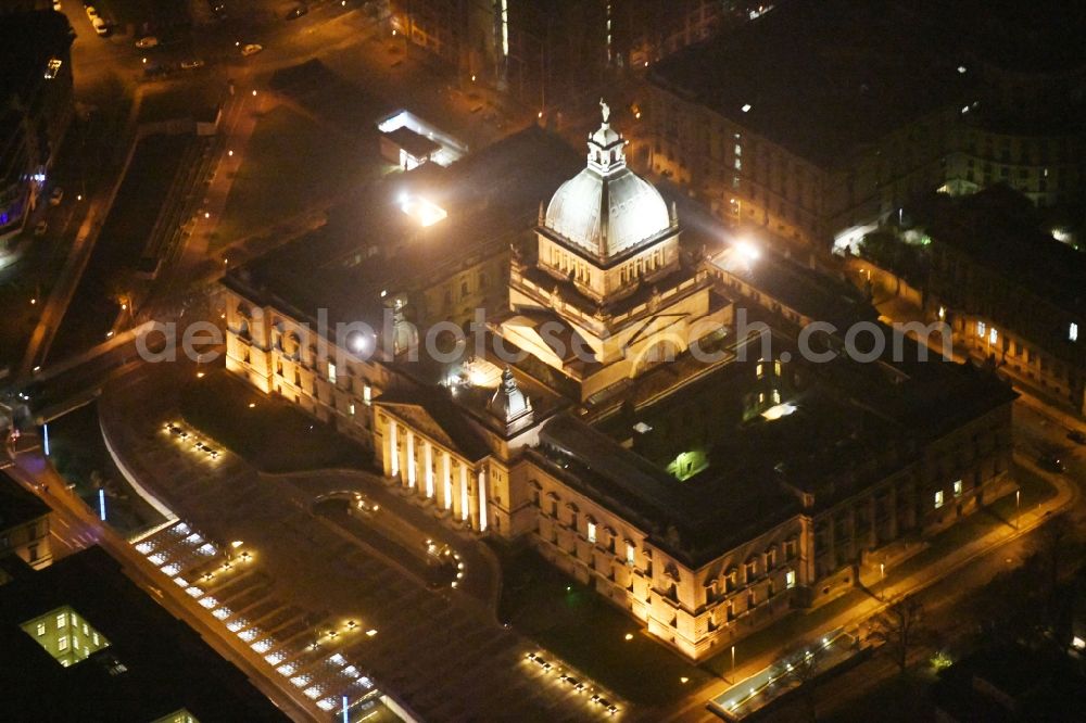 Aerial photograph at night Leipzig - Night lighting Building complex of the Bundesverwaltungsgericht on Simsonplatz court of in the district Zentrum-Sued in Leipzig in the state Saxony