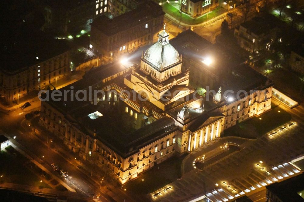 Leipzig at night from the bird perspective: Night lighting Building complex of the Bundesverwaltungsgericht on Simsonplatz court of in the district Zentrum-Sued in Leipzig in the state Saxony