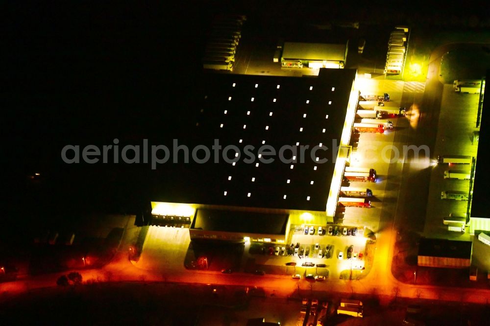 Groß Kreutz (Havel) at night from above - Night lighting building complex and grounds of the logistics center of Frucht Express GmbH and of Werof Frucht GmbH Am Frucht- and Frachthof in Gross Kreutz (Havel) in the state Brandenburg, Germany