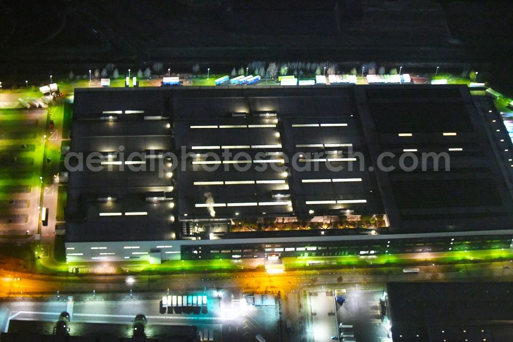 Aerial image at night Hamburg - Night lighting building complex and grounds of the logistics center of H&M Hennes & Mauritz Logistik AB & Co. KG on Rungedonm in Hamburg, Germany