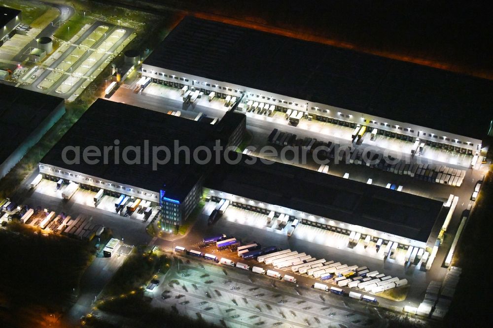 Hamburg at night from above - Night lighting building complex and grounds of the logistics center of Kuehne + Nagel (AG & Co.) KG Beim Schroeofschen Hof in Hamburg, Germany