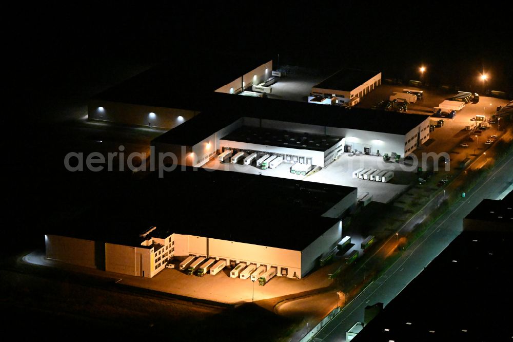 Aerial photograph at night Schleinitz - Night lighting building complex and grounds of the logistics center of Offergeld Logistik GmbH & Co. oHG on street Pretzscher Weg in Schleinitz in the state Saxony-Anhalt, Germany