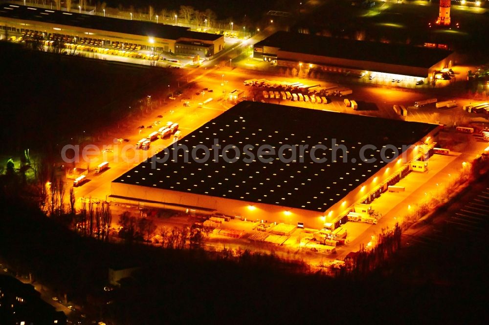 Aerial image at night Berlin - Night lighting building complex and grounds of the logistics center of Rewe Logistik GmbH on Altes Gaswerk Mariendorf in Berlin, Germany