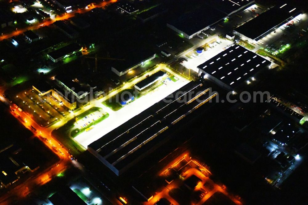 Aerial image at night Hoppegarten - Night lighting Building complex and grounds of the logistics center of Rhenus Home Delivery GmbH in of Industriestrasse in Hoppegarten in the state Brandenburg, Germany