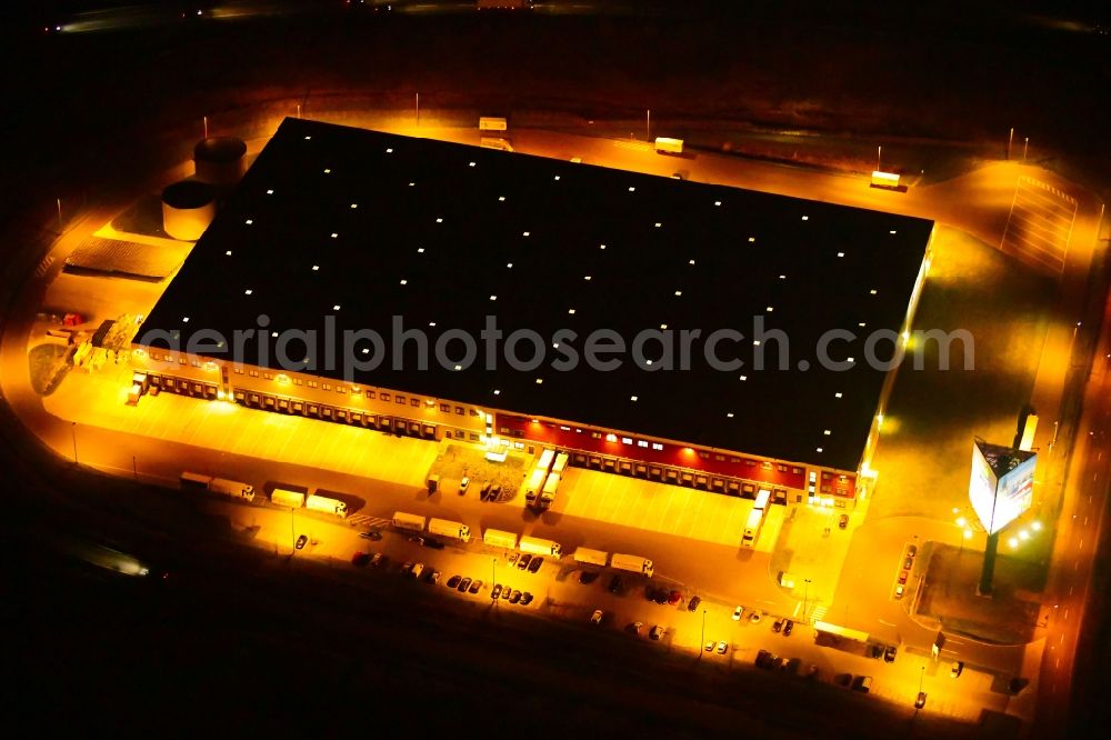 Aerial image at night Wustermark - Night lighting building complex and grounds of the logistics center Rossmann Zentrallager Wustermark in Wustermark in the state Brandenburg, Germany