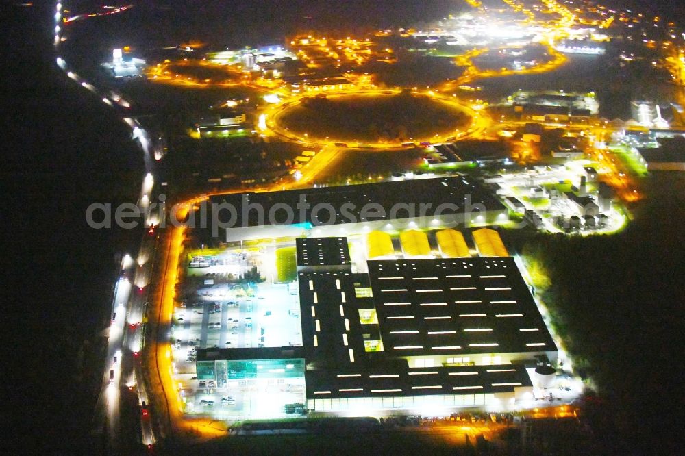 Ludwigsfelde at night from above - Night lighting Building complex and grounds of the logistics center Volkswagen AG Region Ost Zum Roethepfuhl in Ludwigsfelde in the state Brandenburg, Germany