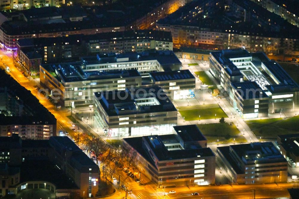 Düsseldorf at night from the bird perspective: Night lighting building complex of the university Hochschule Duesseldorf - Campus Derendorf in the district Derendorf in Duesseldorf in the state North Rhine-Westphalia, Germany