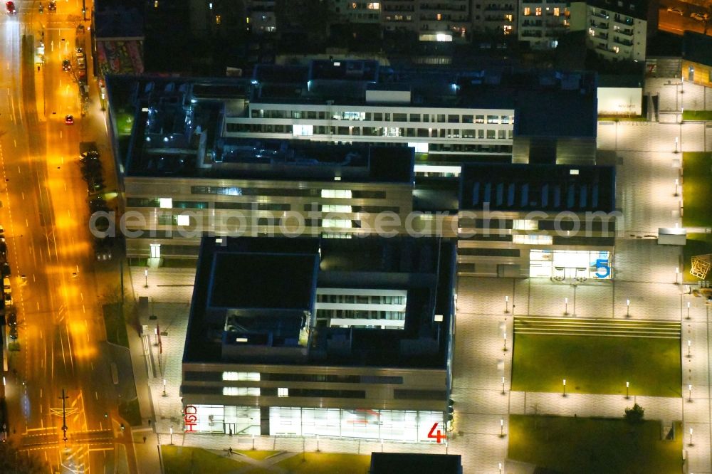 Aerial photograph at night Düsseldorf - Night lighting building complex of the university Hochschule Duesseldorf - Campus Derendorf in the district Derendorf in Duesseldorf in the state North Rhine-Westphalia, Germany