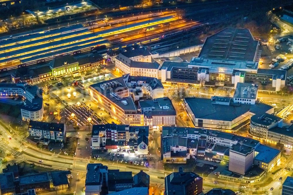 Aerial photograph at night Hamm - Night lighting building complex of the university SRH Hochschule fuer Logistik and Wirtschaft on Platz of Deutschen Einheit in Hamm in the state North Rhine-Westphalia, Germany