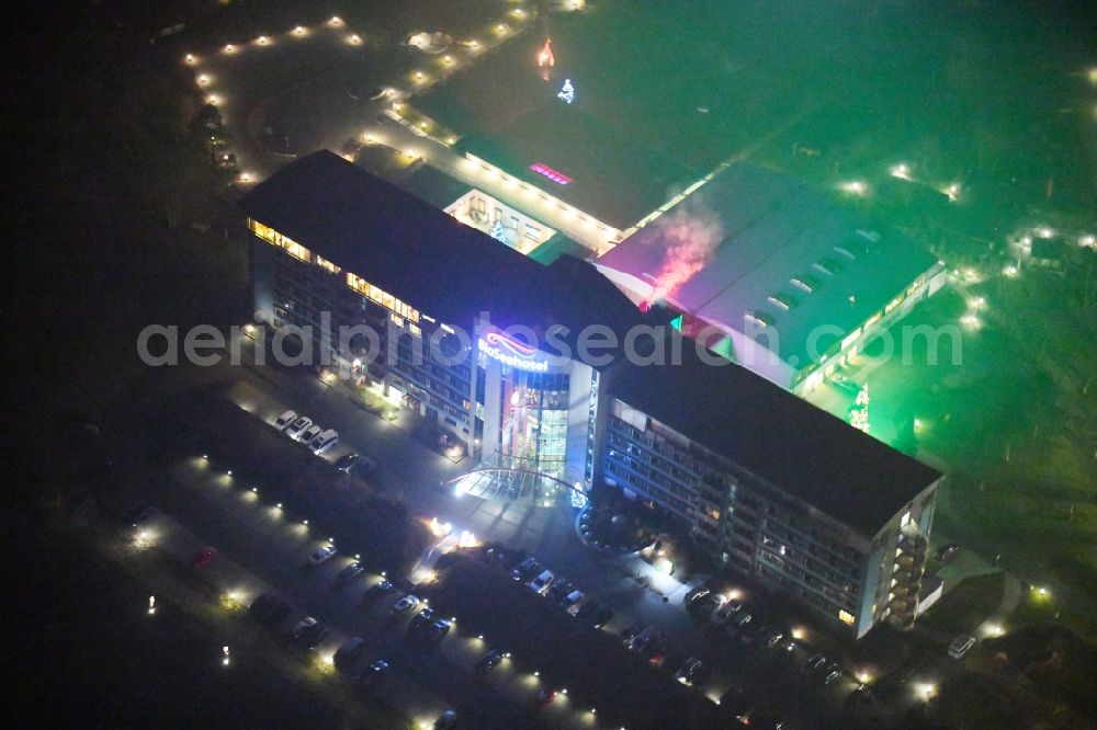 Aerial image at night Zeulenroda-Triebes - Night lighting Complex of the hotel building Bio-Seehotel on Bauerfeindallee in Zeulenroda-Triebes in the state Thuringia, Germany