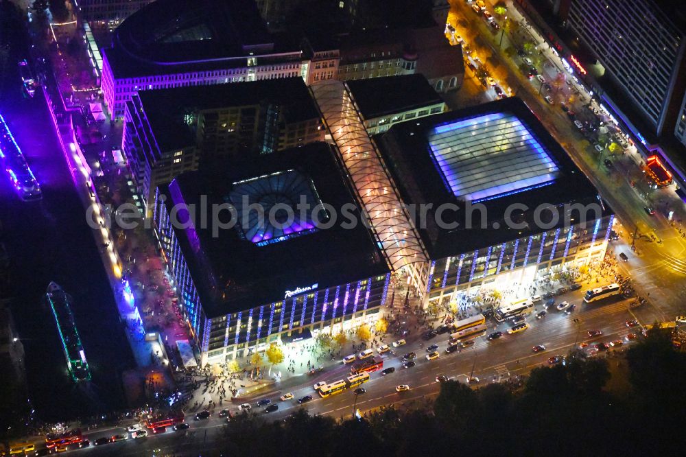 Aerial photograph at night Berlin - Night lighting Complex of the hotel building CityQuartier DomAquaree on Karl-Liebknecht-Strasse in the district Mitte in Berlin, Germany