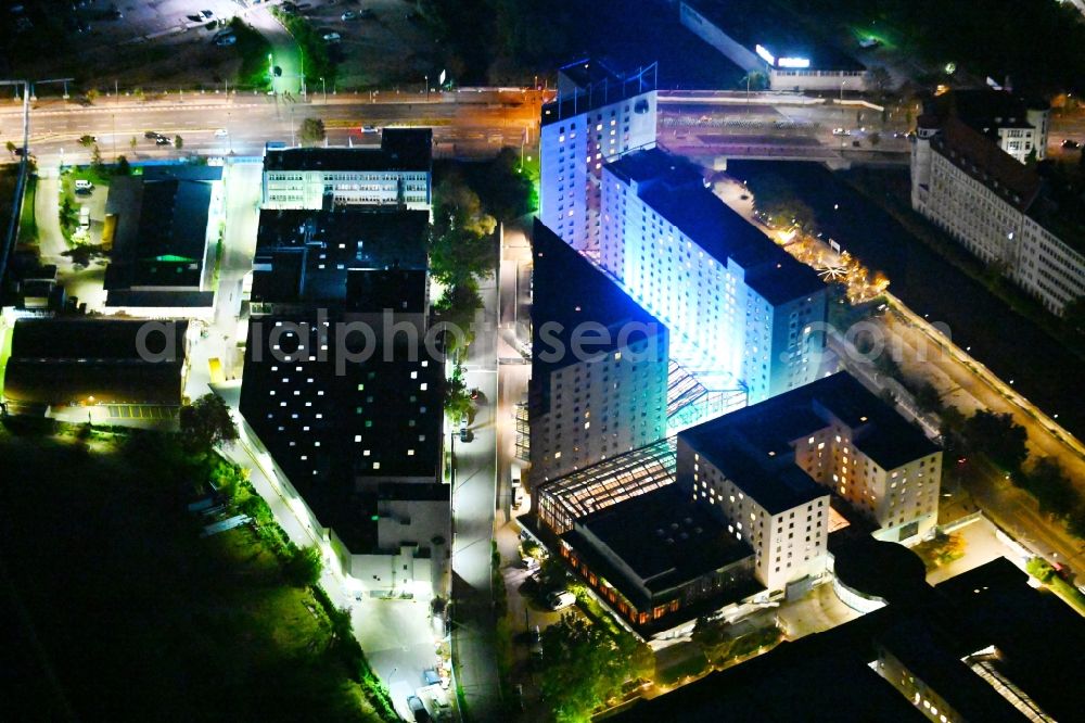 Berlin at night from the bird perspective: Night lighting Complex of the hotel building Estrel Berlin in the district Neukoelln in Berlin, Germany