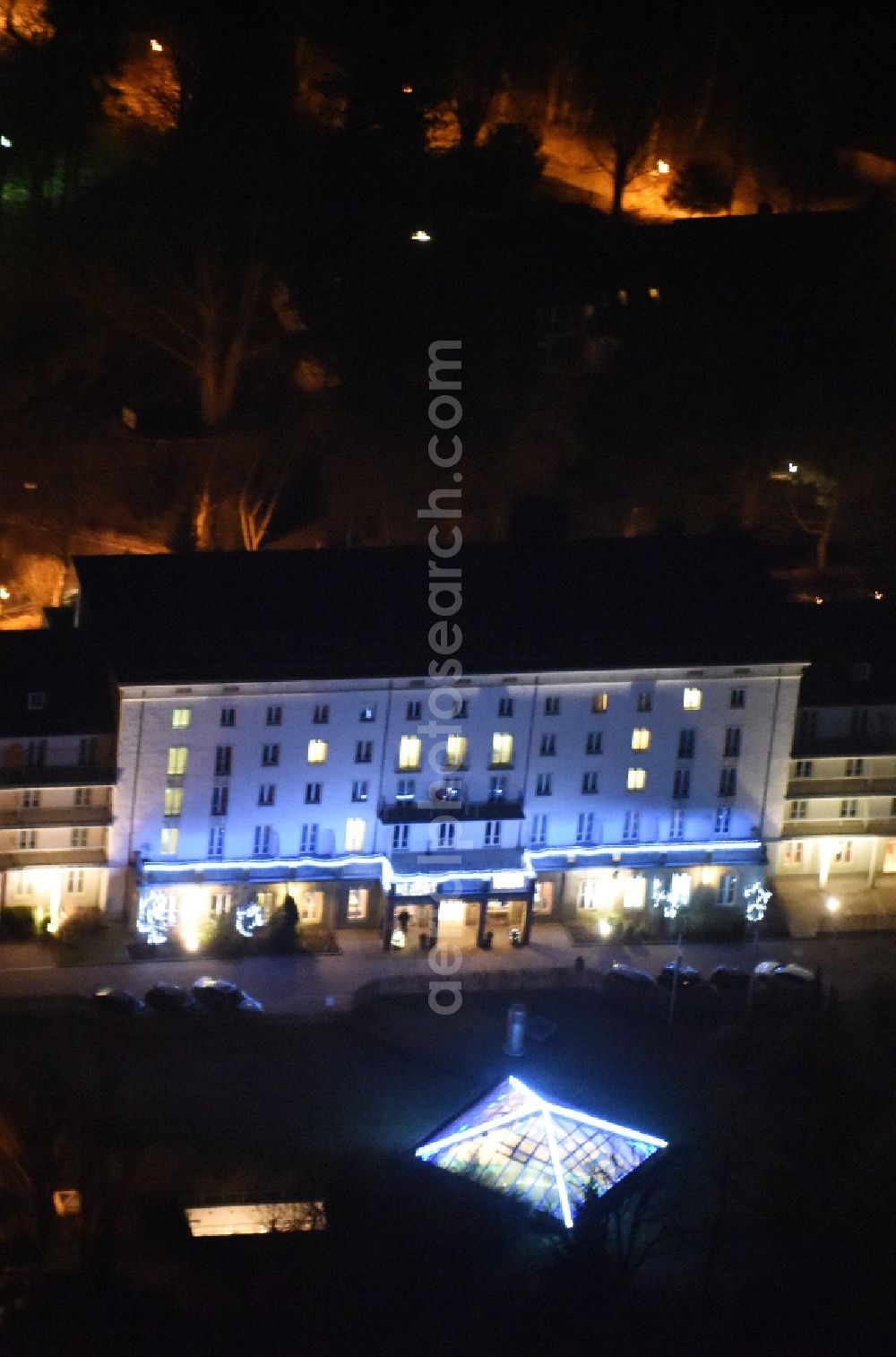 Aerial photograph at night Friedrichroda - Night view Complex of the hotel building RAMADA Hotel Friedrichroda am Burchardtsweg in Friedrichroda in the state Thuringia