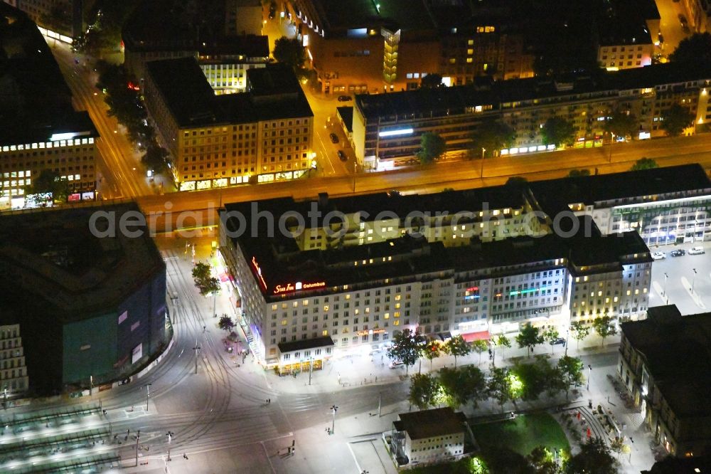 Bremen at night from above - Night lighting Complex of the hotel building Star Inn Hotel Premium Bremen Columbus, by Quality on place Bahnhofsplatz in the district Mitte in Bremen, Germany