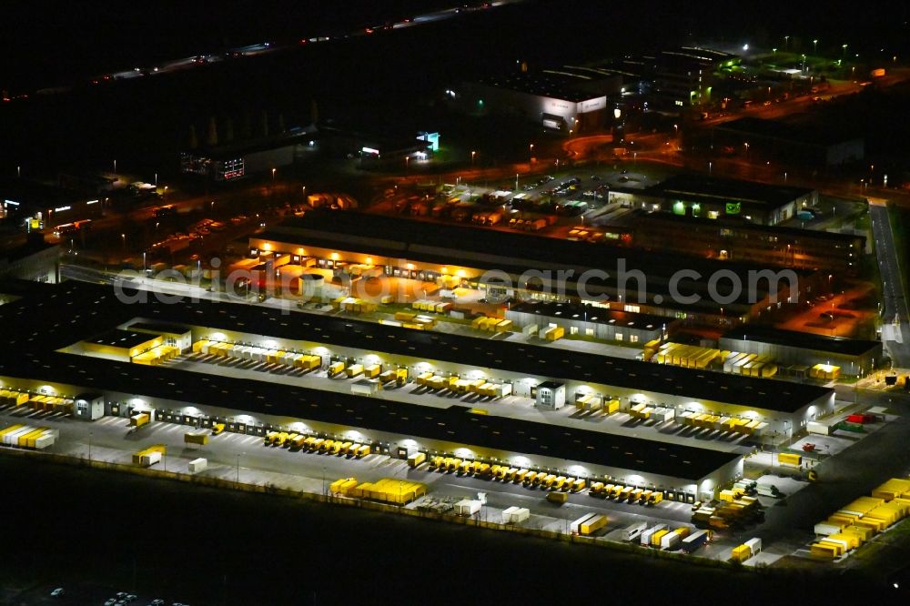 Leipzig at night from the bird perspective: Night lighting Building complex and distribution center on the site of DHL - Deutsche Post AG on Poststrasse in the district Nordwest in Leipzig in the state Saxony, Germany