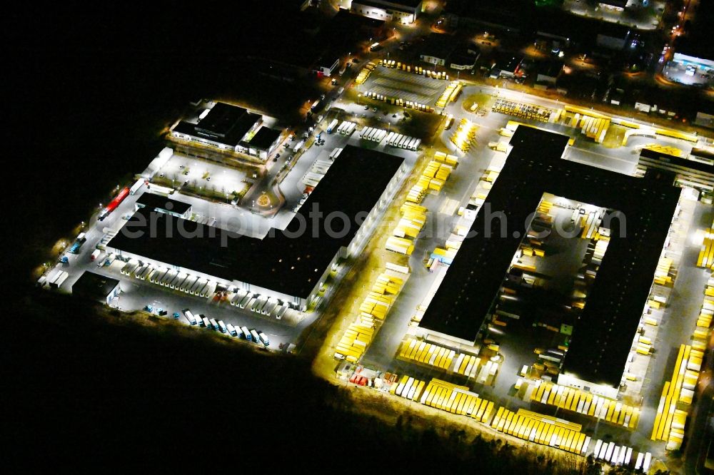 Nürnberg at night from the bird perspective: Night lighting building complex and distribution center on the site der DHL im Gewerbepark Nuernberg-Feucht in Nuremberg in the state Bavaria