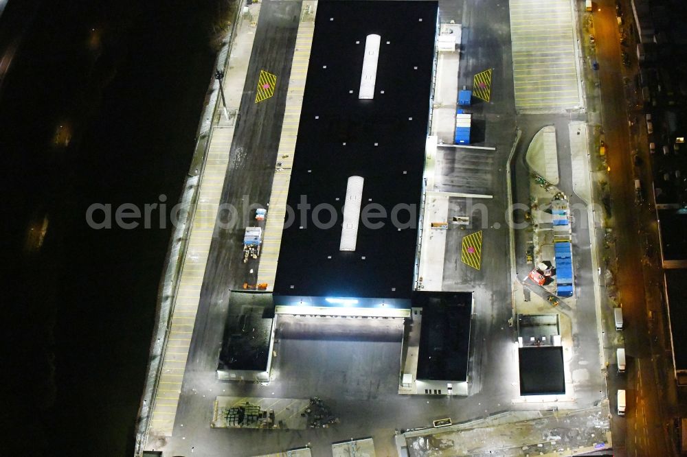 Aerial photograph at night Billbrook - Night lighting building complex and distribution center on the site of Hermes Logistik-Center - ECE on Billbrookdeich in Billbrook in the state Hamburg, Germany