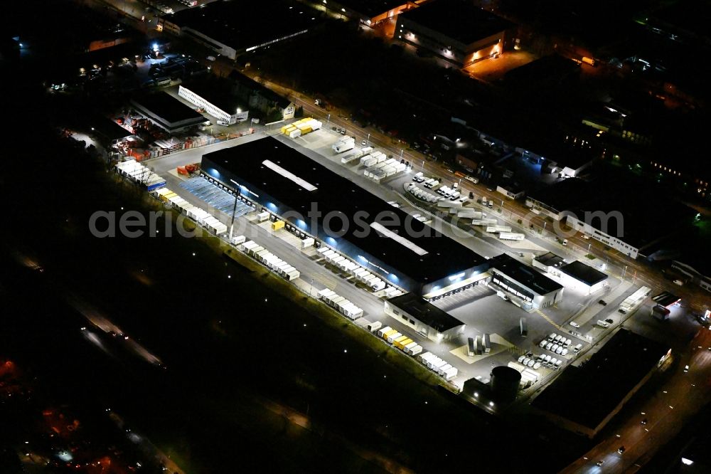 Aerial image at night Hamburg - Night lighting building complex and distribution center on the site Hermes Logistik-Center - ECE in the district Billbrook in Hamburg, Germany