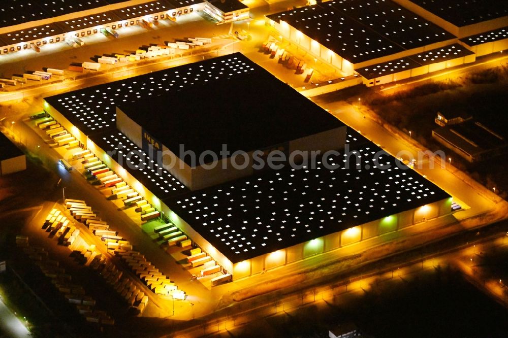 Aerial photograph at night Erfurt - Night lighting Building complex and distribution center on the site of IKEA Zentrallagers In of Langen Else in the district Buessleben in Erfurt in the state Thuringia, Germany