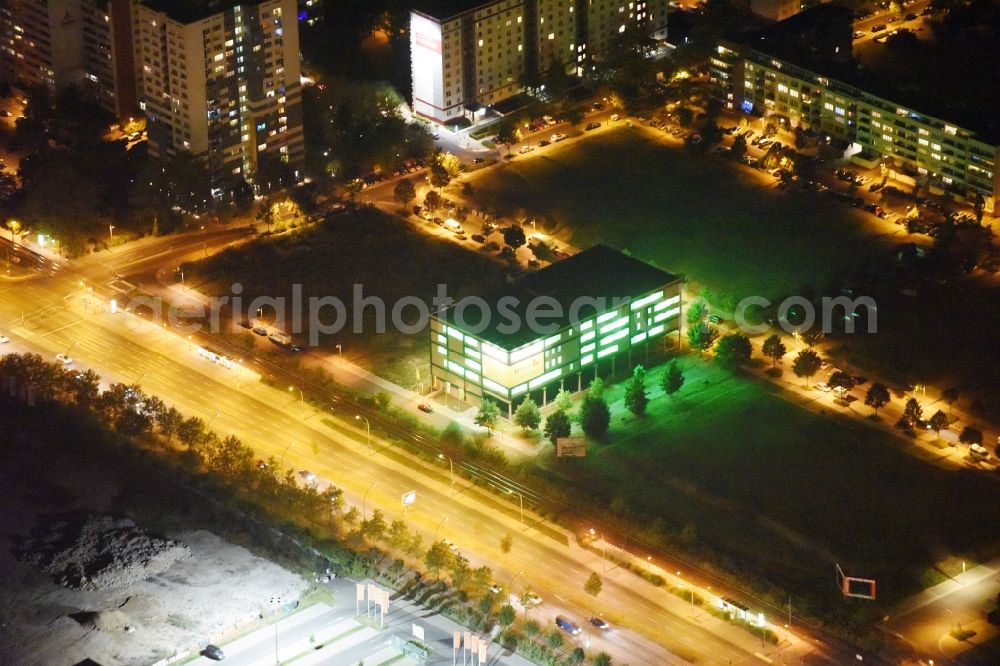 Berlin at night from above - Night view building complex and distribution center on the site der Pickens Selfstorage Berlin Lichtenberg an der Landsberger Allee in Berlin