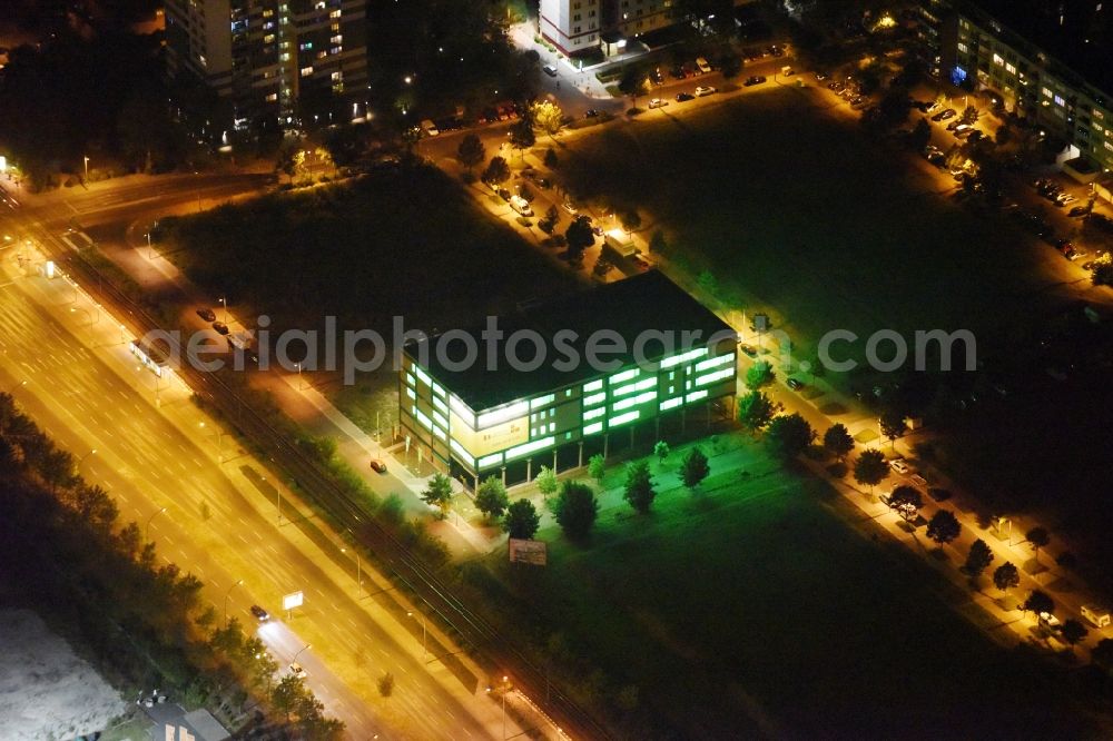 Berlin at night from the bird perspective: Night view building complex and distribution center on the site der Pickens Selfstorage Berlin Lichtenberg an der Landsberger Allee in Berlin