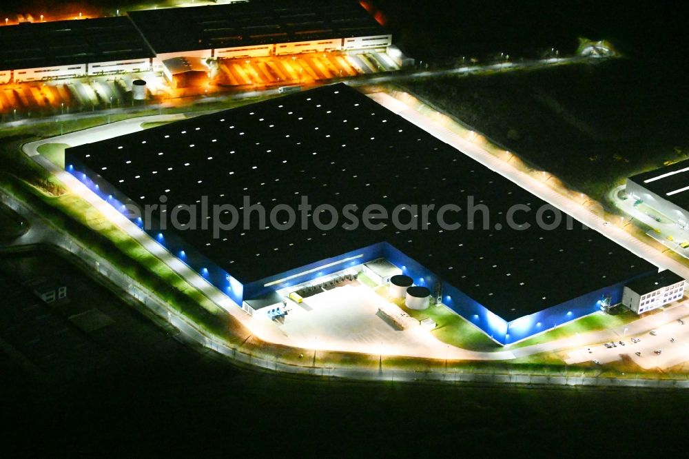 Aerial photograph at night Hörselberg-Hainich - Night lighting building complex and distribution center on the site of Rhenus CL Eisenach GmbH & Co. KG in Hoerselberg-Hainich in the state Thuringia, Germany