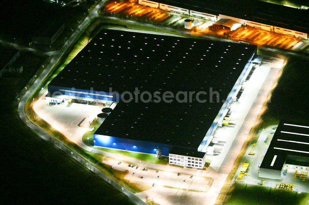 Hörselberg-Hainich at night from the bird perspective: Night lighting building complex and distribution center on the site of Rhenus CL Eisenach GmbH & Co. KG in Hoerselberg-Hainich in the state Thuringia, Germany