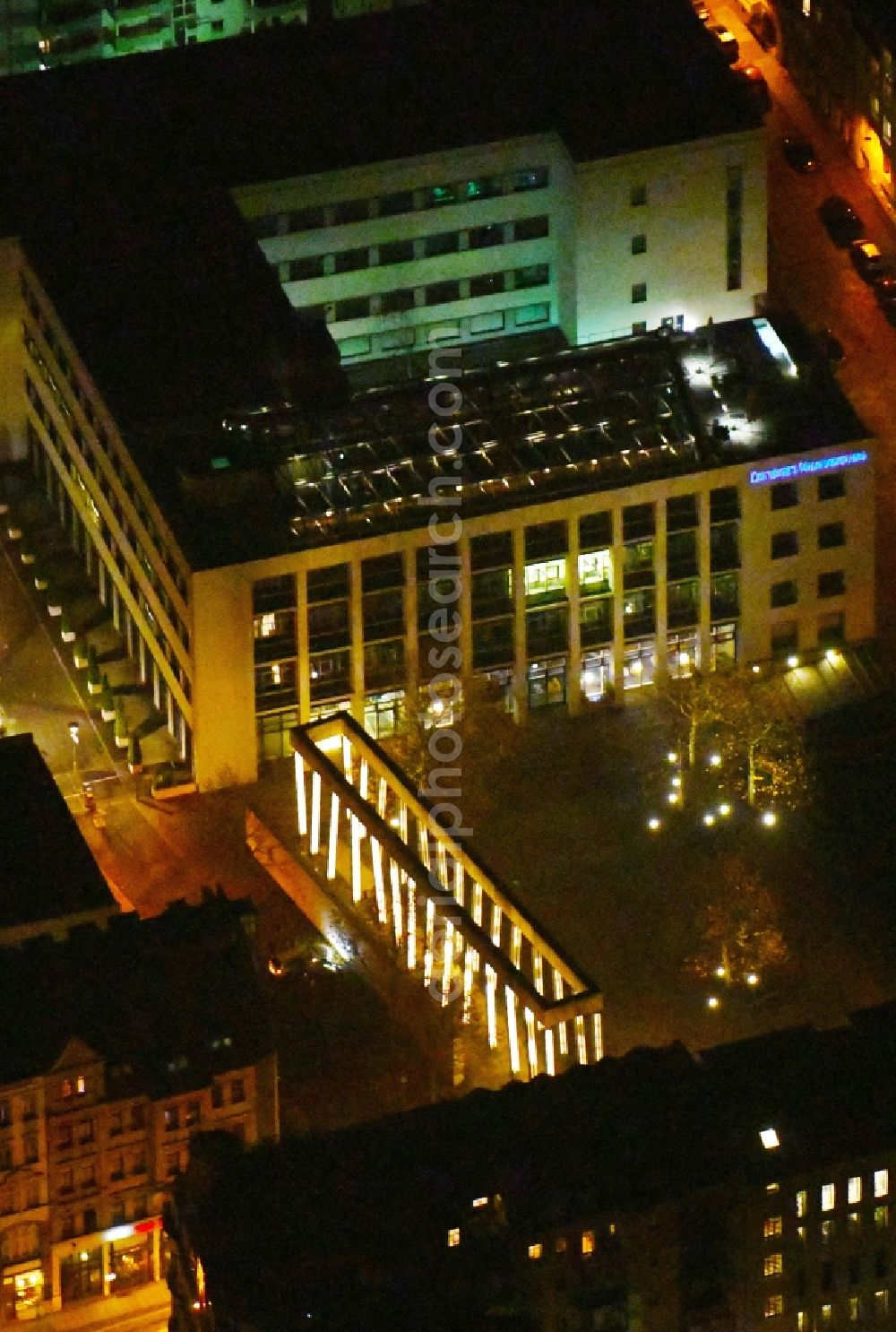 Leipzig at night from the bird perspective: Night lighting Publishing house complex of the press and media house Leipziger Volkszeitung on Peterssteinweg in Leipzig in the state Saxony, Germany