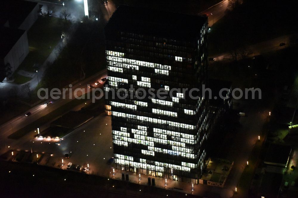 Aerial photograph at night München - Night lighting publishing house complex of the press and media house SZ Sueddeutscher Verlag on street Hultschiner Strasse in the district Bogenhausen in Munich in the state Bavaria, Germany